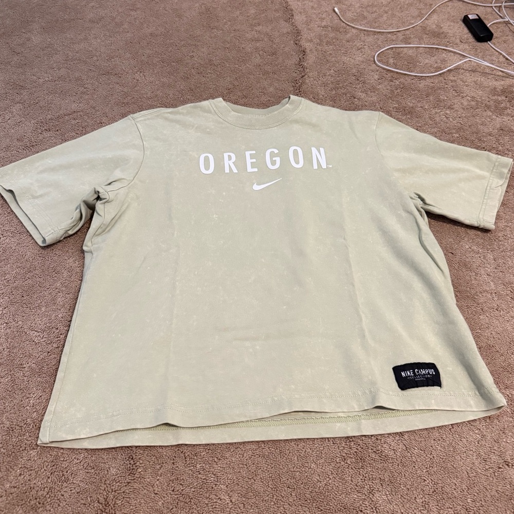 EUC Nike U of Oregon shirt women’s small